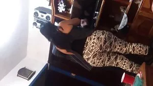 Kurvlig porr med frestande Michelle B. från Naughty svensk porr video America
