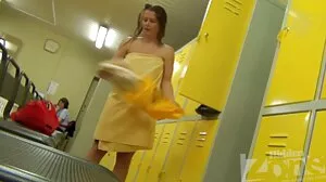 Handjobporr med passionerade Alexis Zara från svensk porr video Tonight's Girlfriend