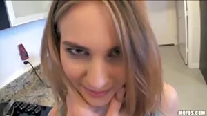 Oral bang med heta Melissa Moore och amatör porr video Riley Reid från Team Skeet